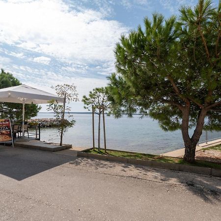 Apartments By The Sea Mandre, Pag - 4093 科兰 外观 照片