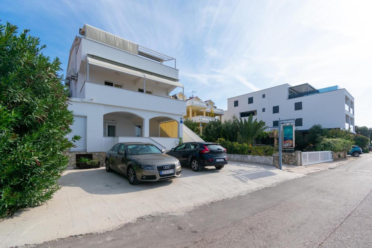 Apartments By The Sea Mandre, Pag - 4093 科兰 外观 照片