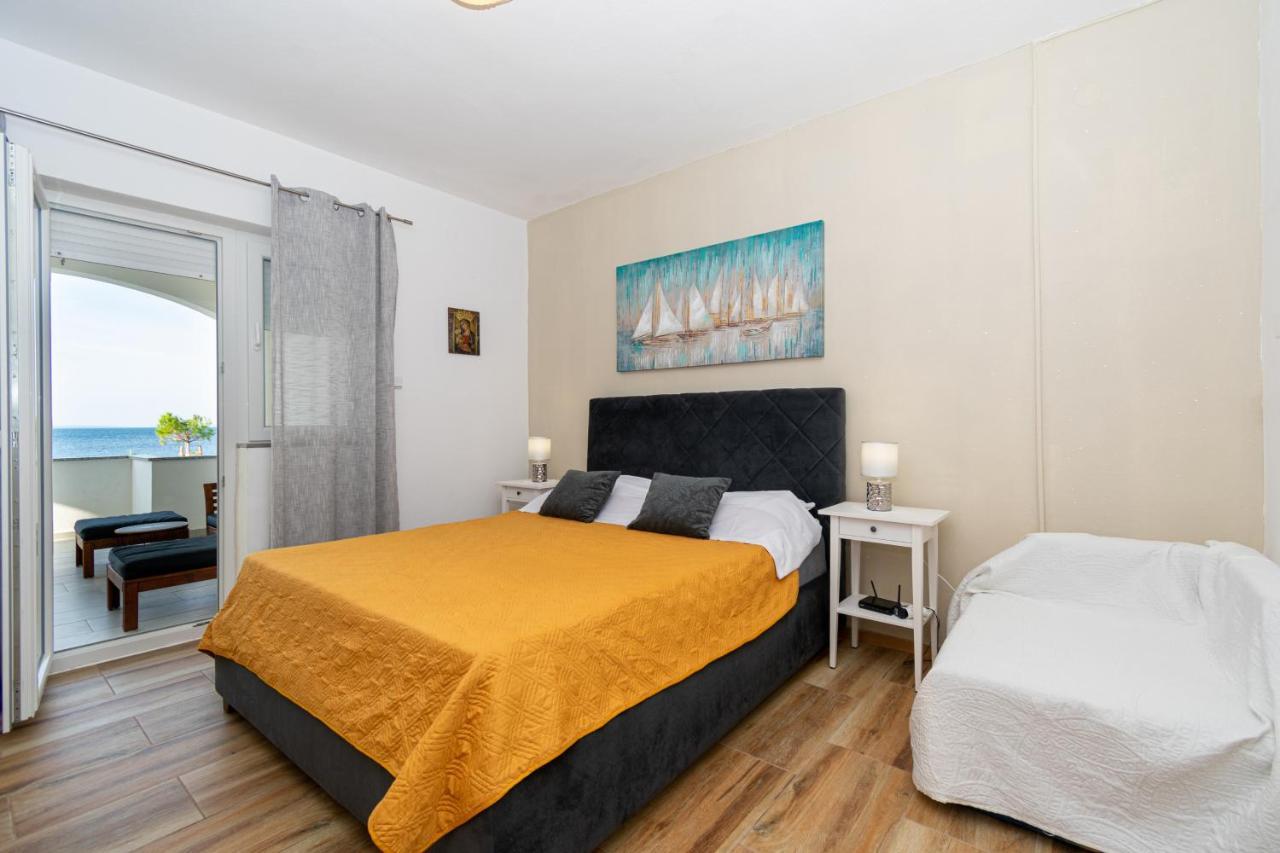 Apartments By The Sea Mandre, Pag - 4093 科兰 外观 照片