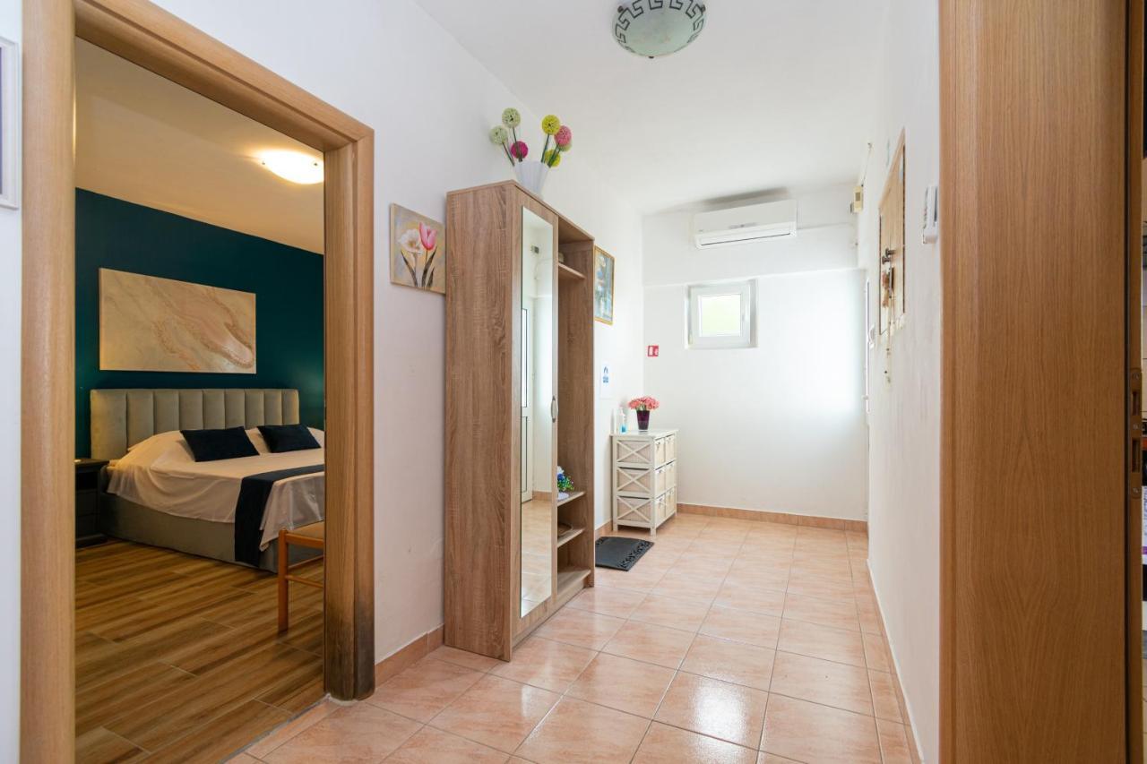 Apartments By The Sea Mandre, Pag - 4093 科兰 外观 照片