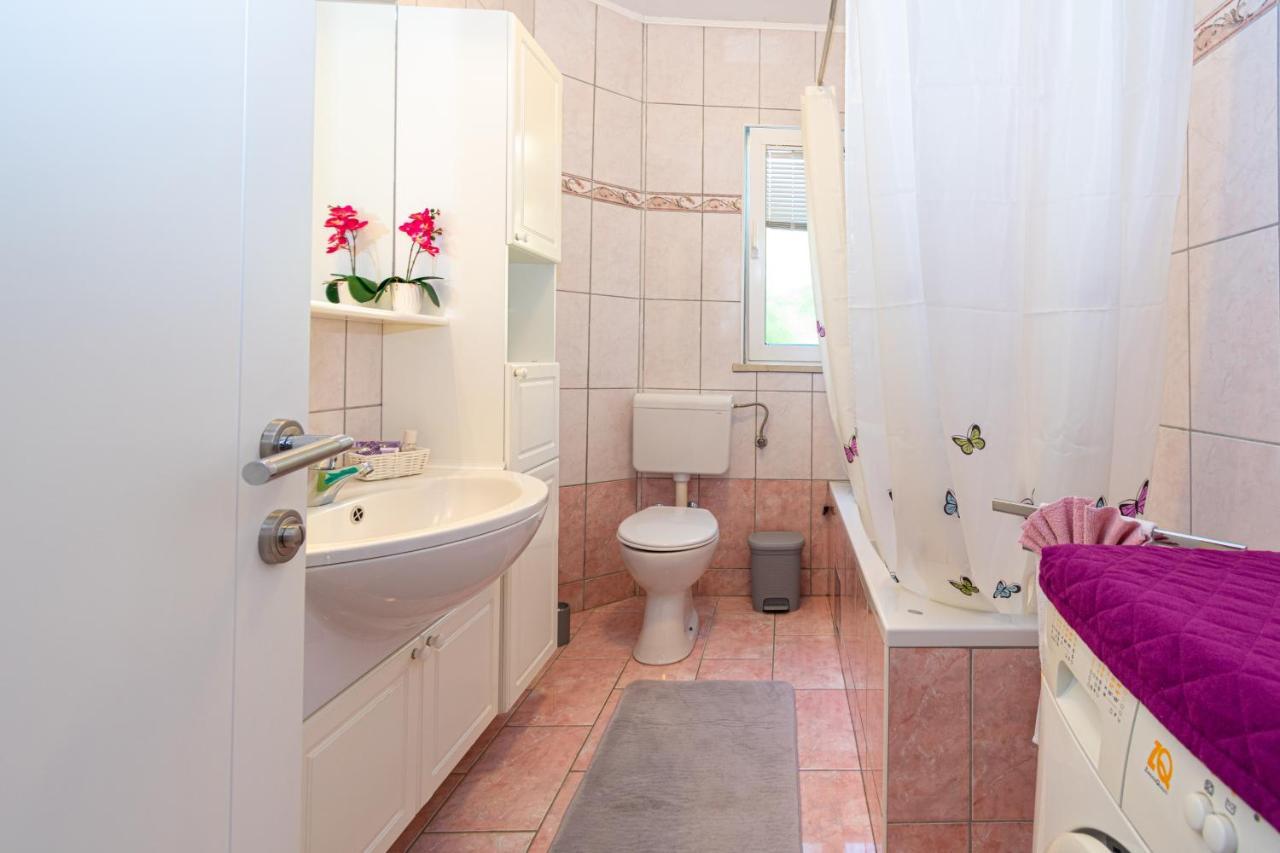Apartments By The Sea Mandre, Pag - 4093 科兰 外观 照片