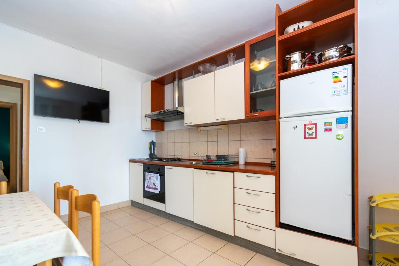 Apartments By The Sea Mandre, Pag - 4093 科兰 外观 照片