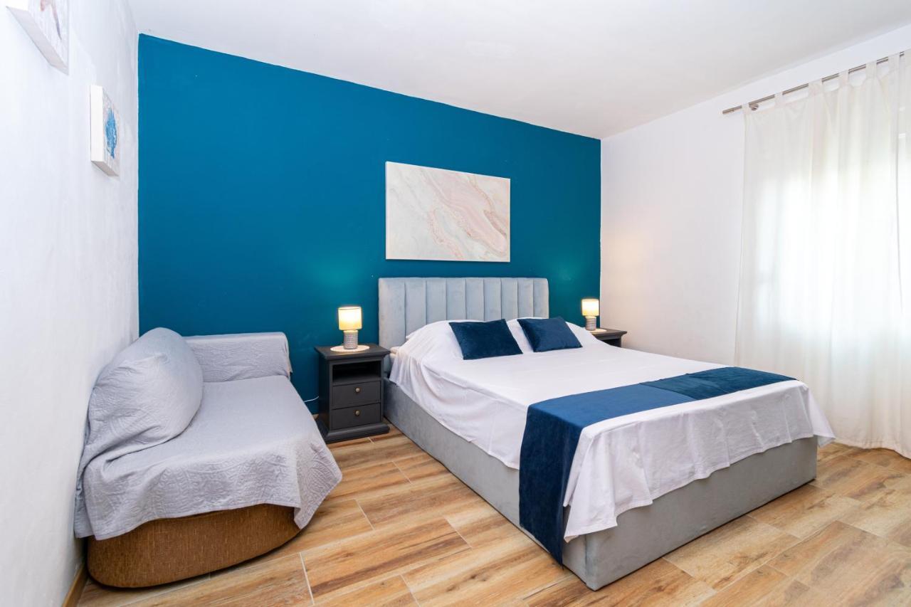 Apartments By The Sea Mandre, Pag - 4093 科兰 外观 照片