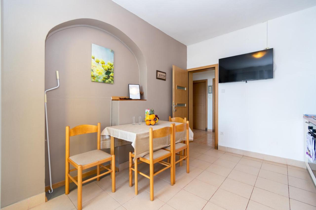 Apartments By The Sea Mandre, Pag - 4093 科兰 外观 照片