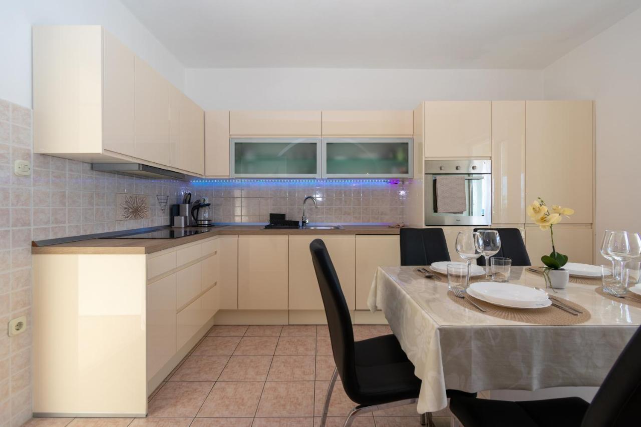 Apartments By The Sea Mandre, Pag - 4093 科兰 外观 照片