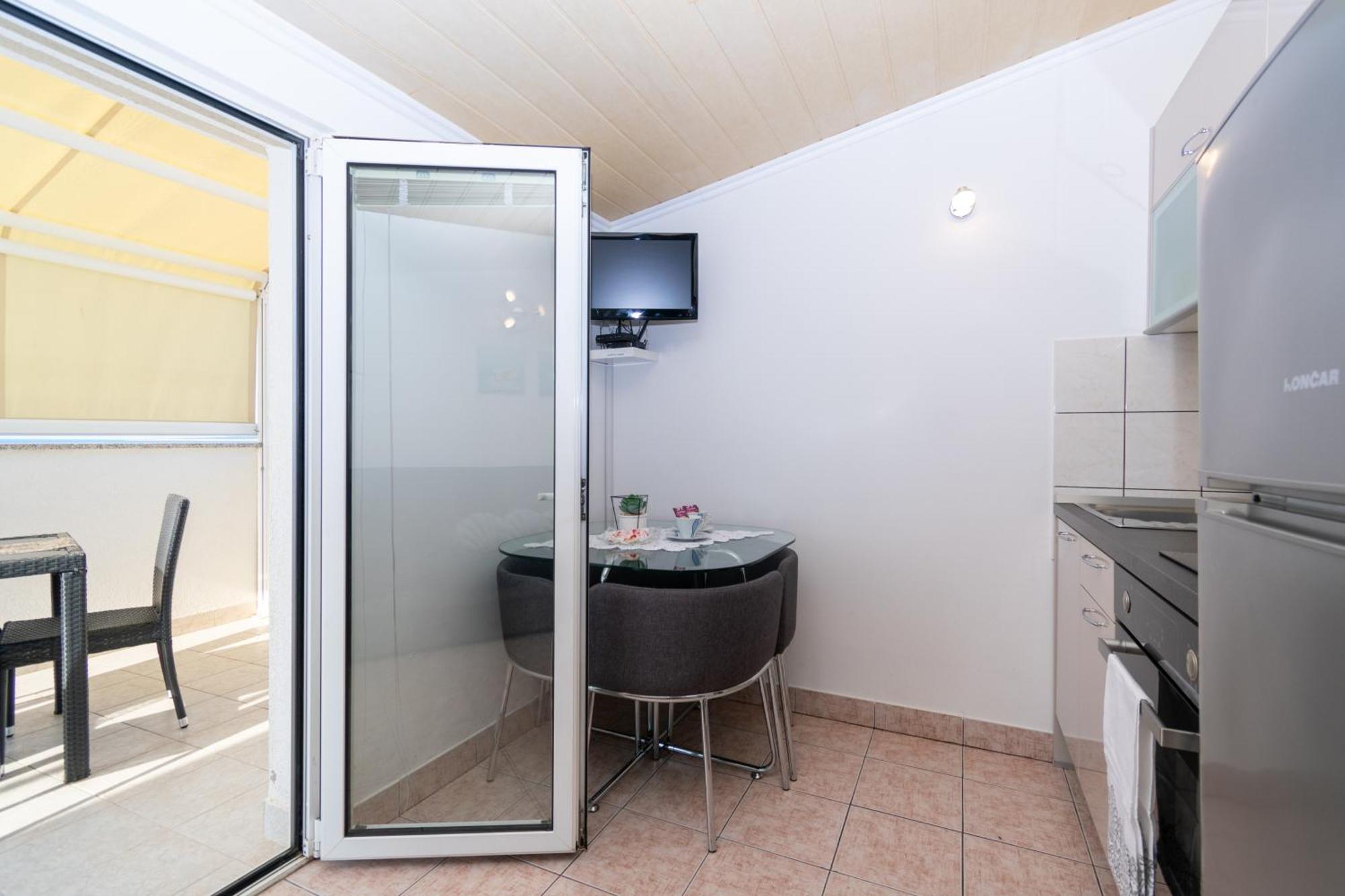 Apartments By The Sea Mandre, Pag - 4093 科兰 客房 照片